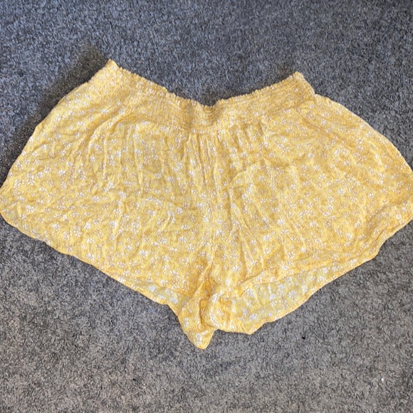 Hollister Ultra High Rise shorts - Picture 1 of 5